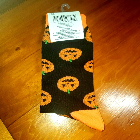 Jack o' Lantern HALLOWEEN Crew SOCKS!! NEW!! Packaged Sizes 6-12 Ladies or Mens - Picture 2 of 2